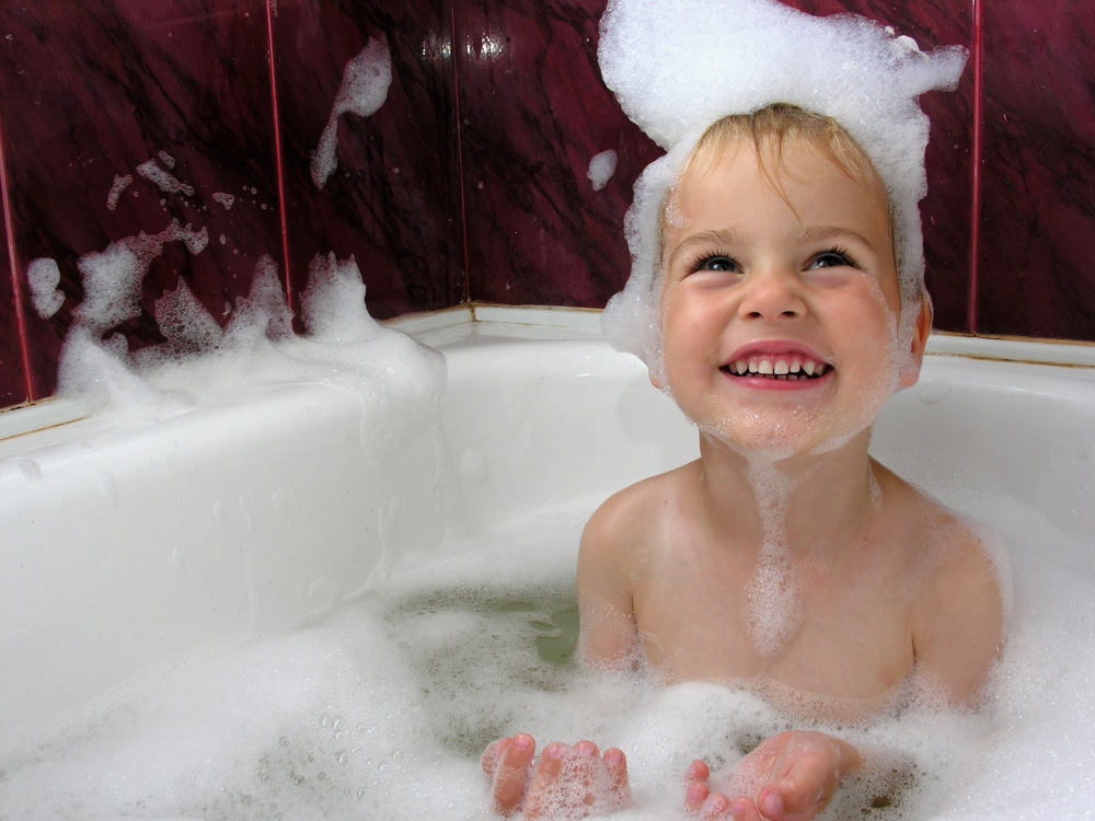 Prendre Son Bain Avec Bebe Comment Faire Mamans Pratiques