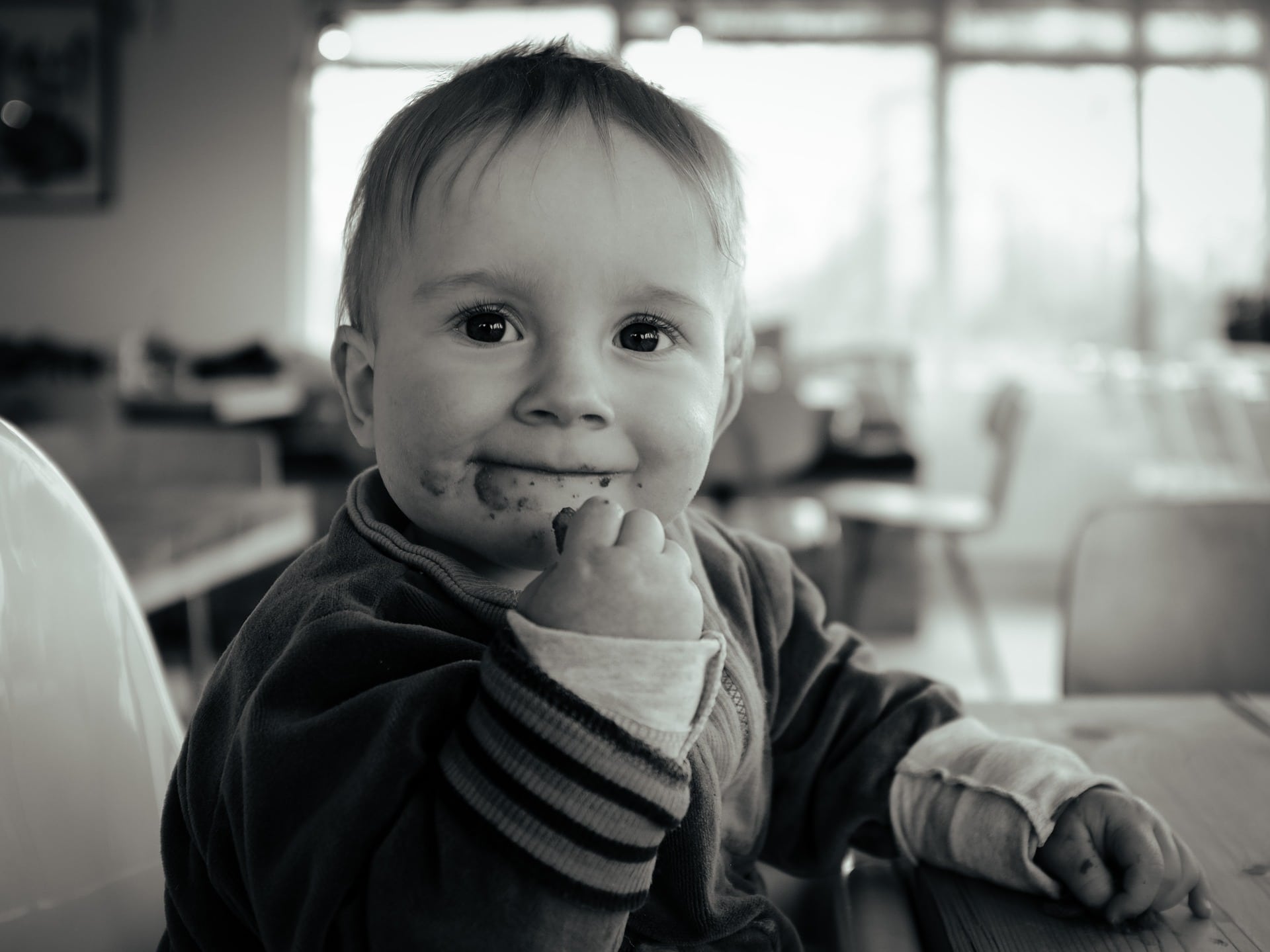 a partir de quel age bebe mange des petit pot